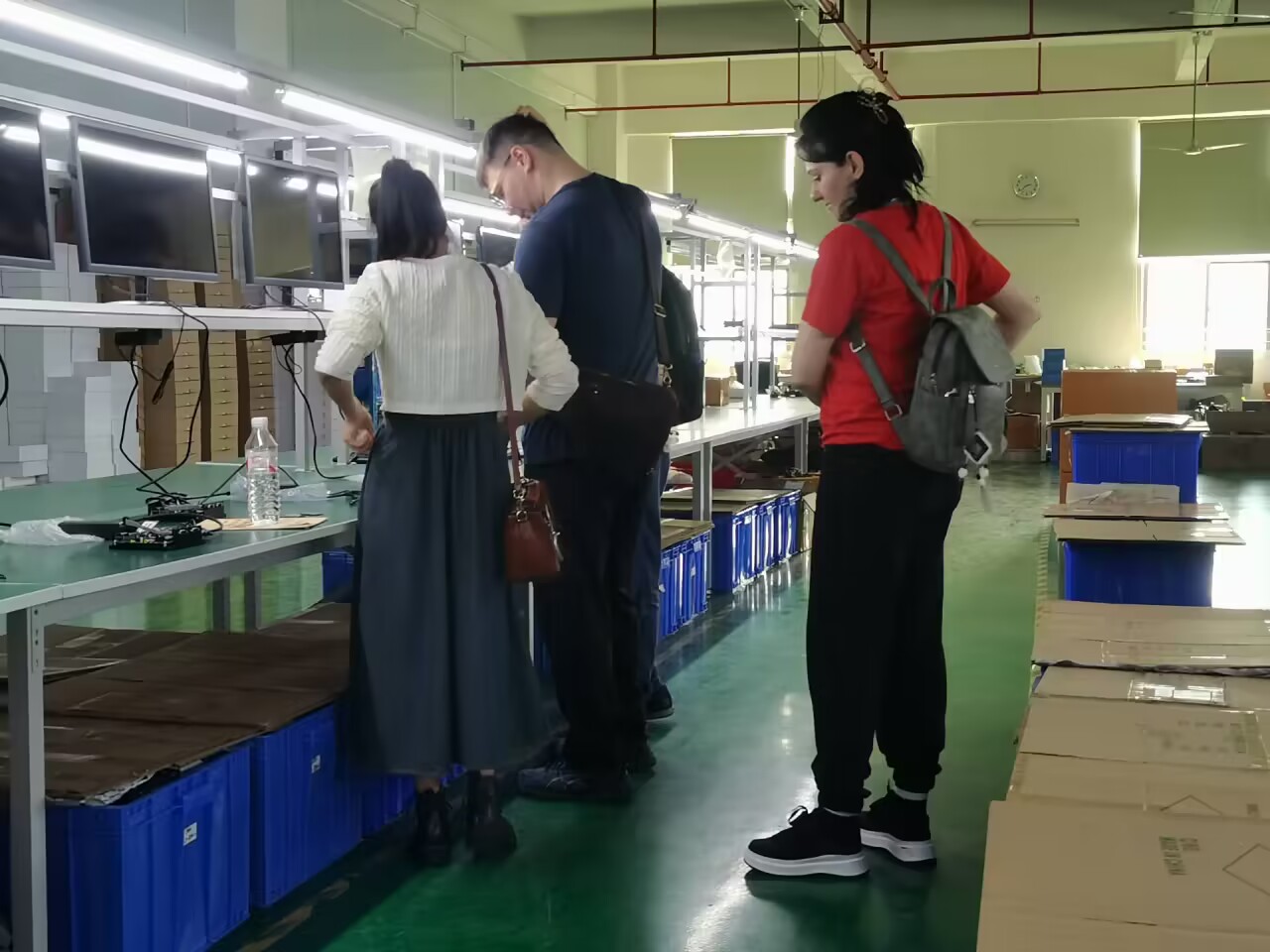 Russian Customers Visit EGLOBAL Mini PC Production Line(图1)
